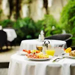 Three Crowns Hotel