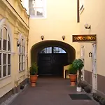 Hotel U Dvou Zlatych Klicu