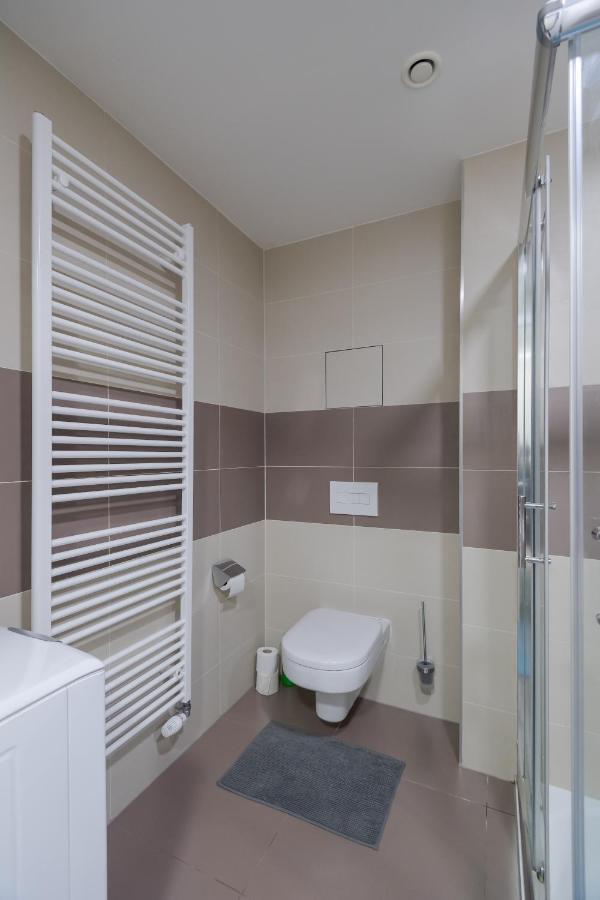 Bright Studio, 10min Centre, Free Parking Praga
