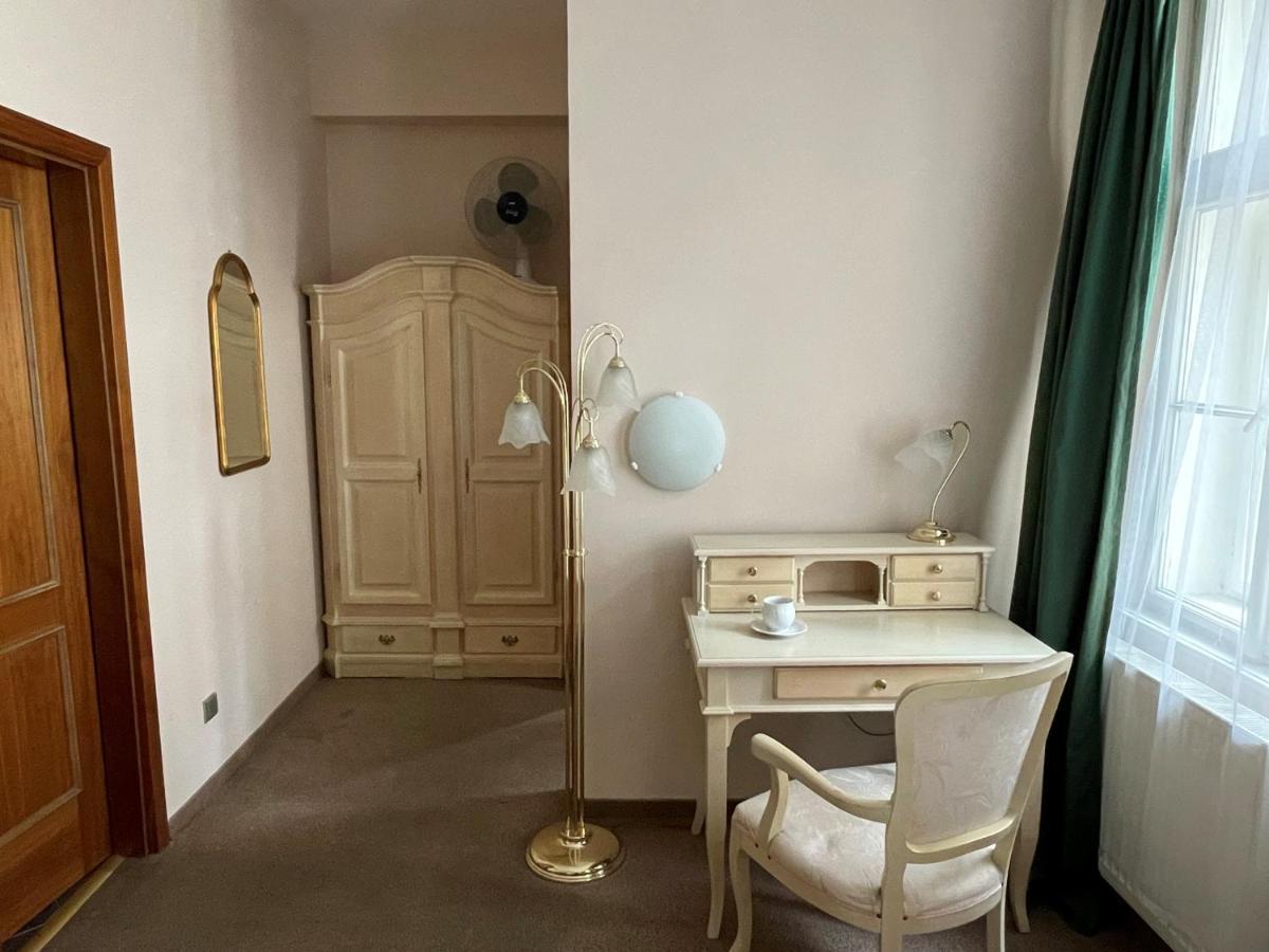 U Cervene Zidle - Red Chair Hotel 3*