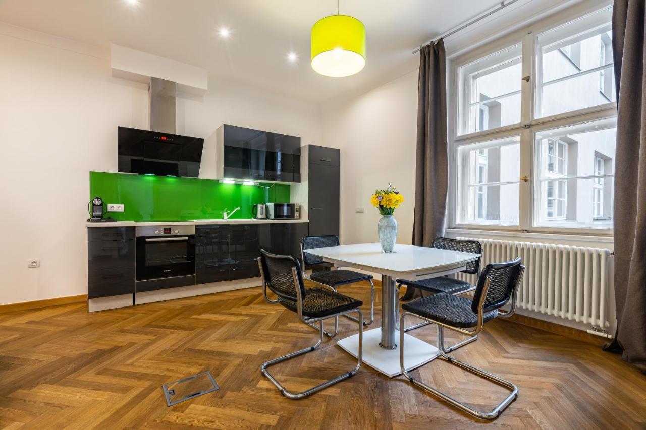 Apartment Dlouha Palace - Live In One Of The Streets *