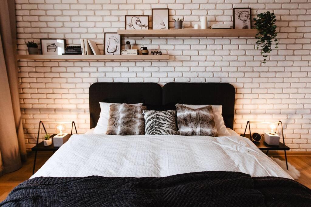 Loft With Balcony In Centre *