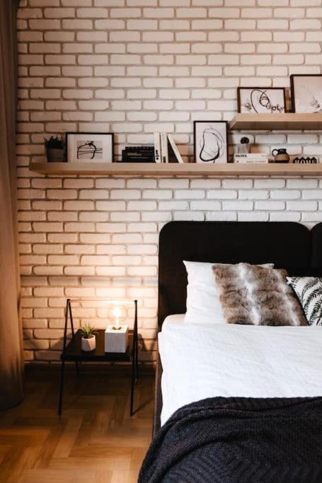 Loft With Balcony In Centre