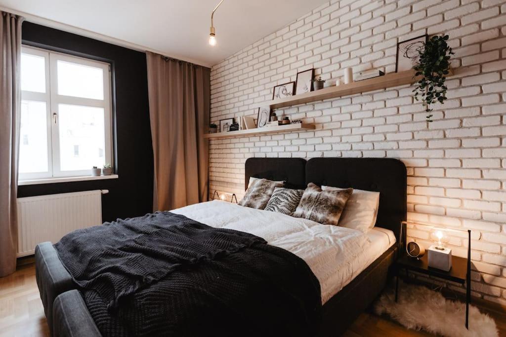 Loft With Balcony In Centre *