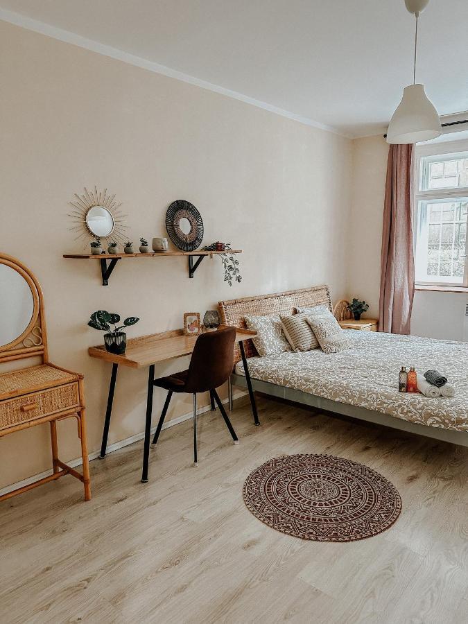 Daire Quiet Boho Lair 10 Min To Centre Prag
