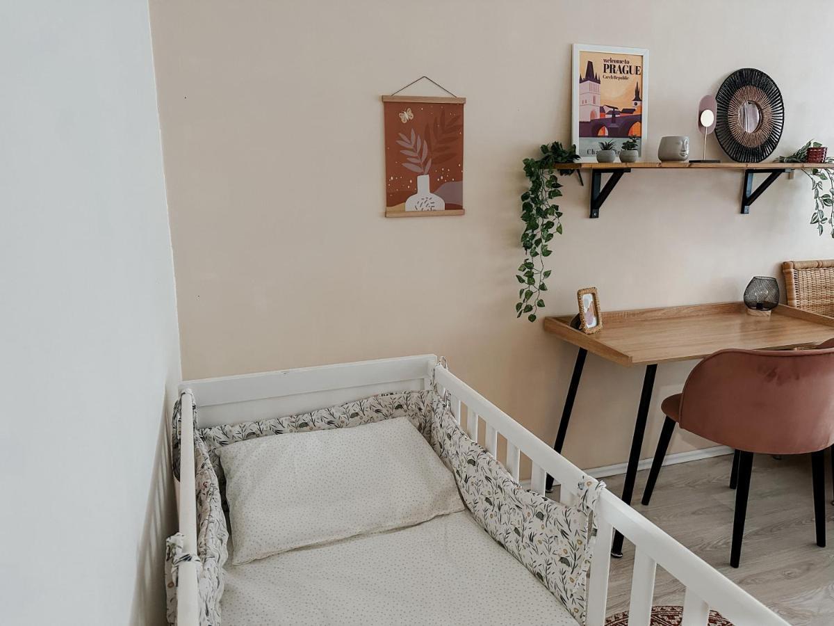 Quiet Boho Lair 10 Min To Centre Daire Prag