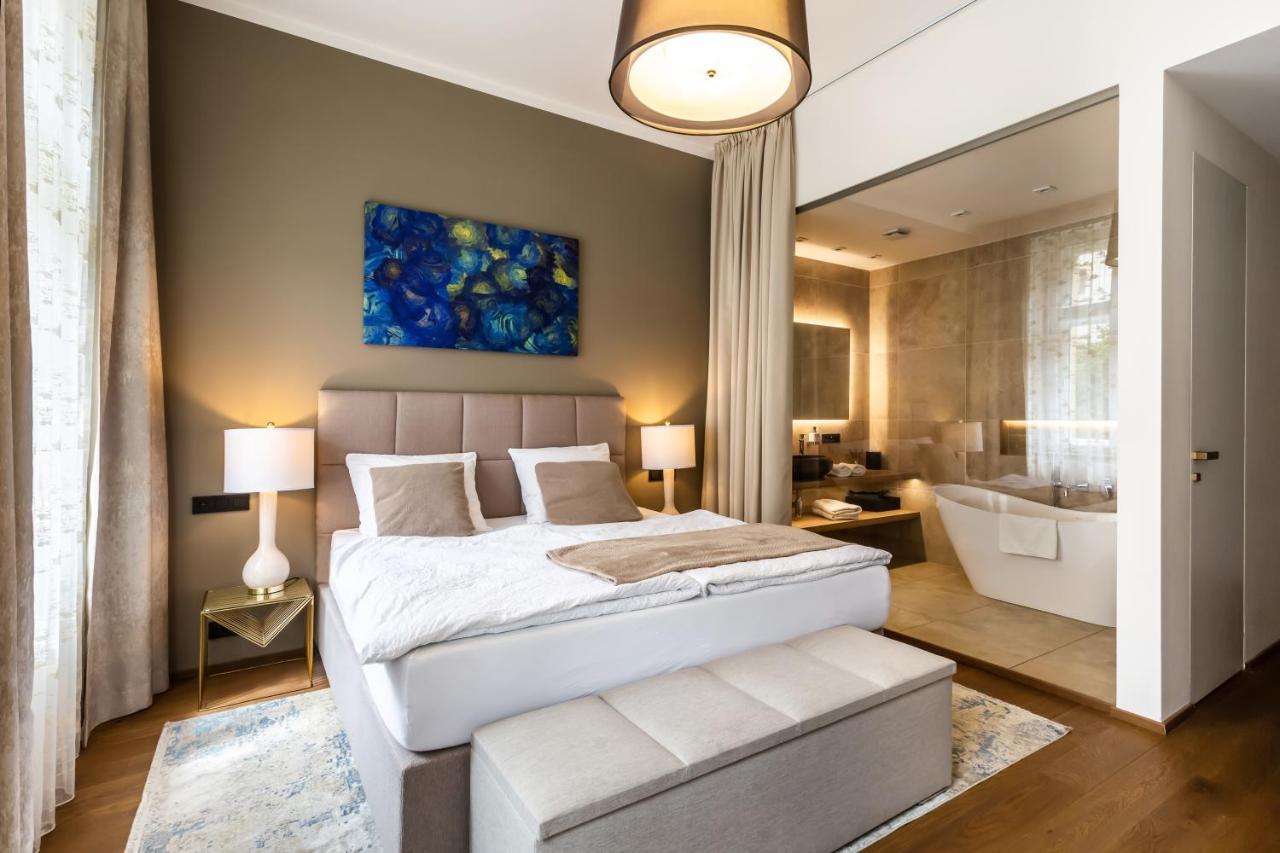 Luxury Riverside * Prague