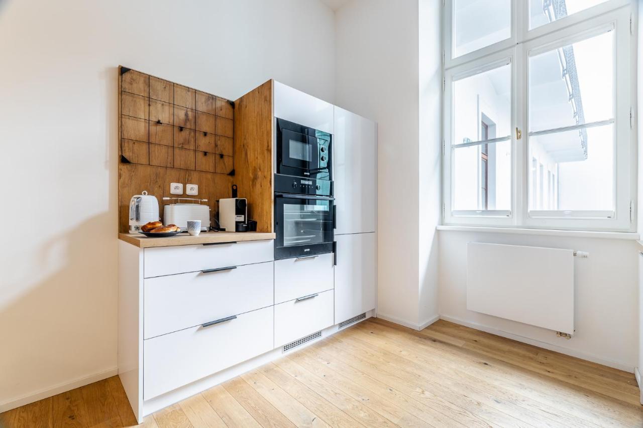 Elegant Located In The Centre Of Apartment