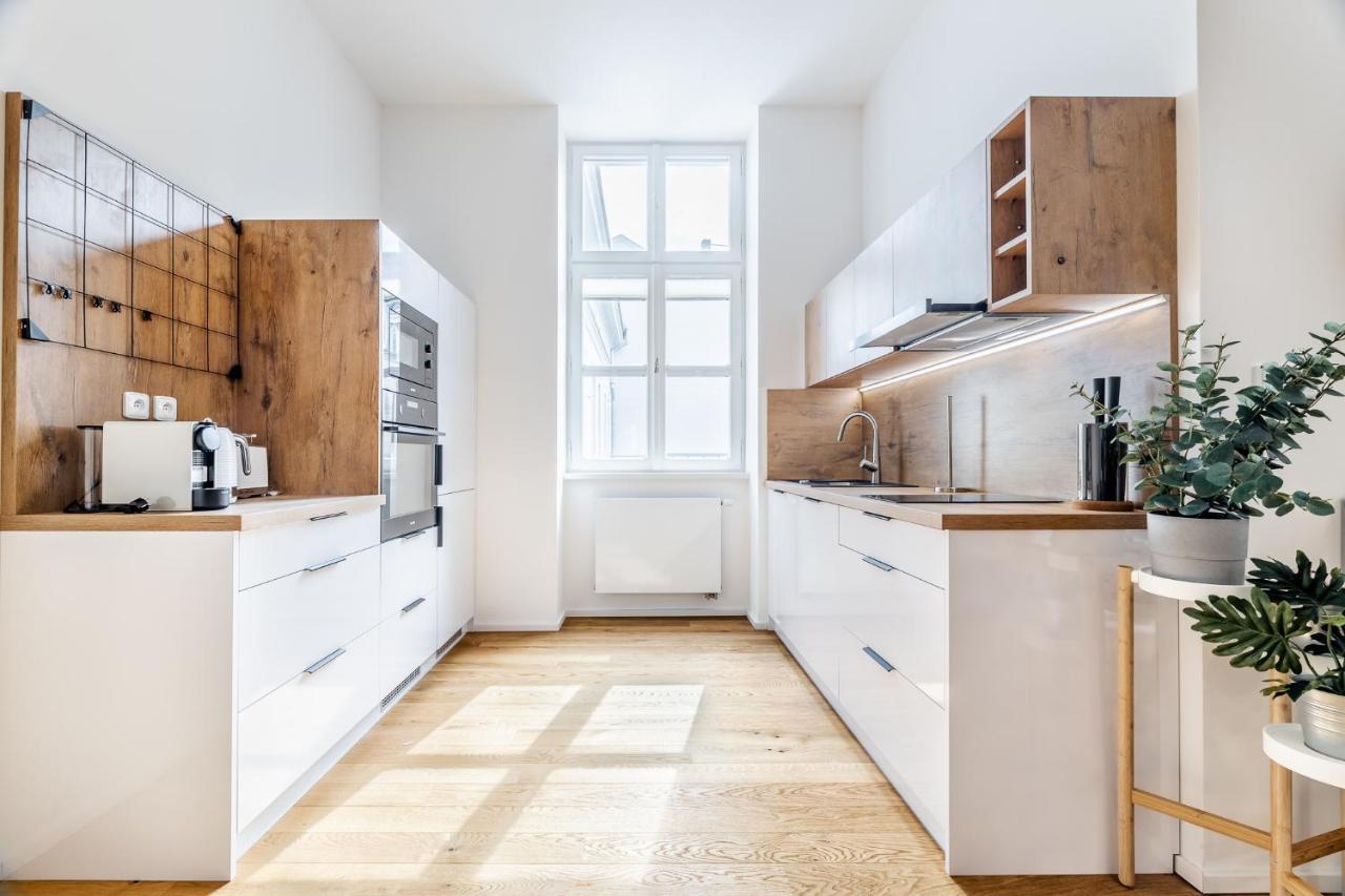 Elegant Located In The Centre Of * Prague