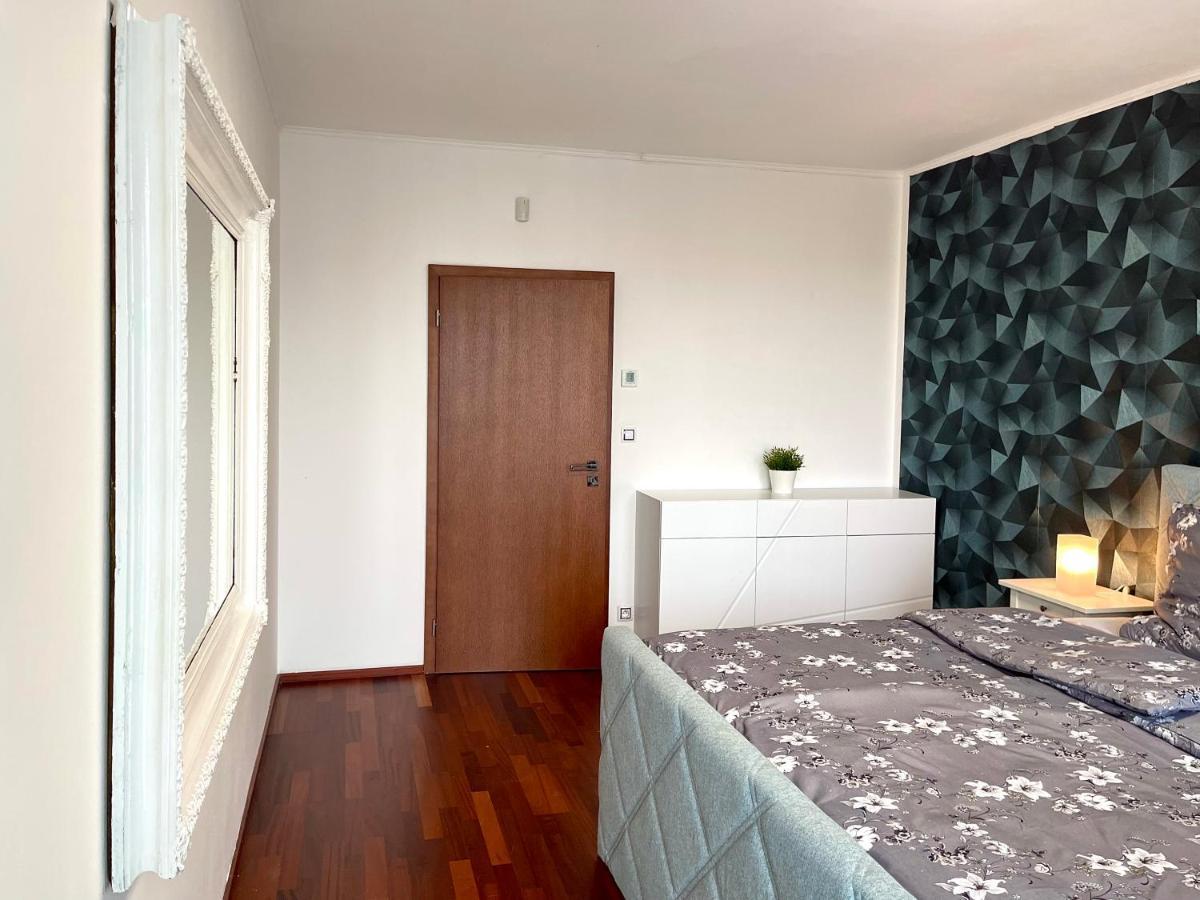 The Dawn Towers Zizkov Apartment Prague