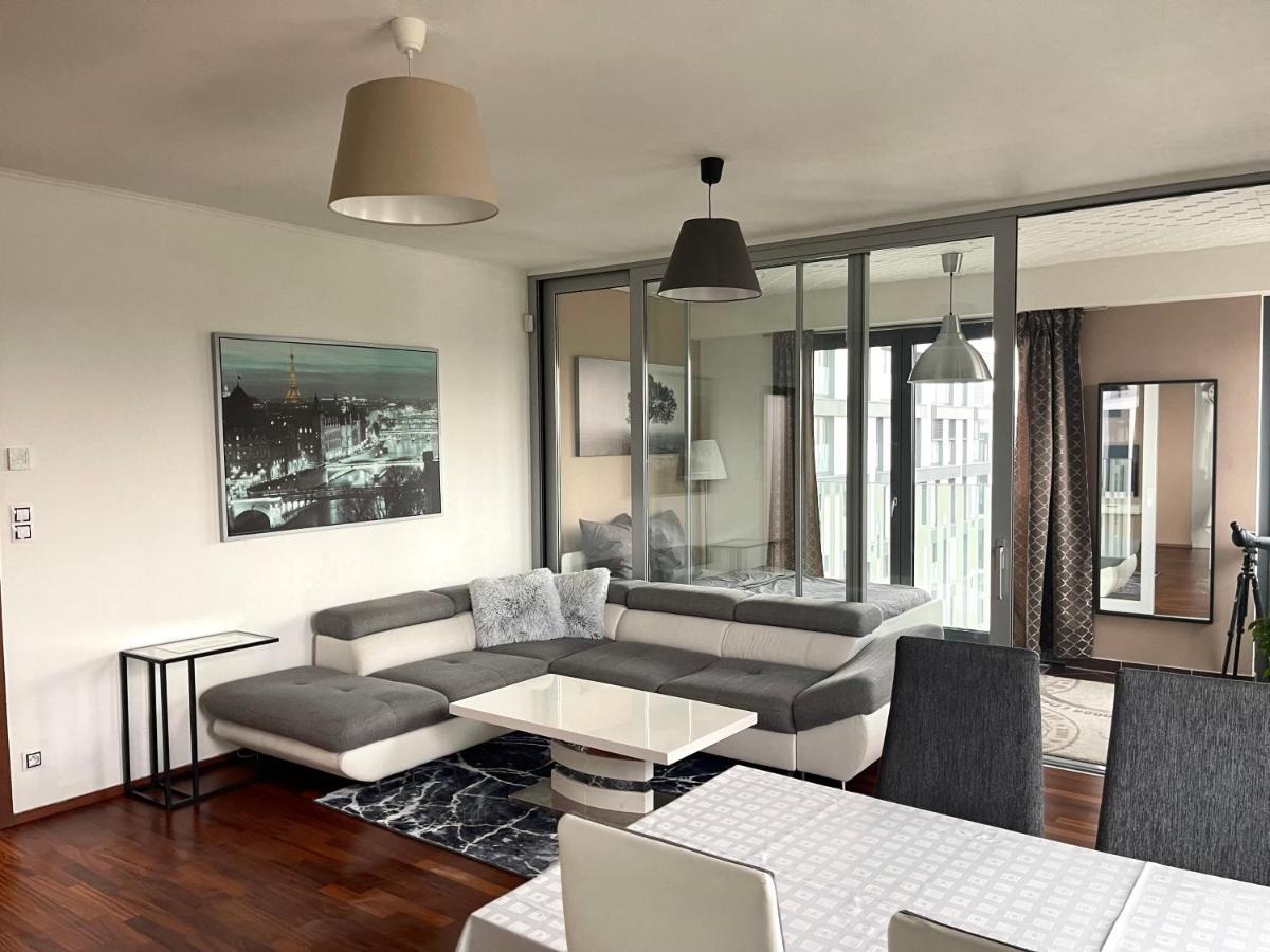 The Dawn Towers Zizkov Apartment