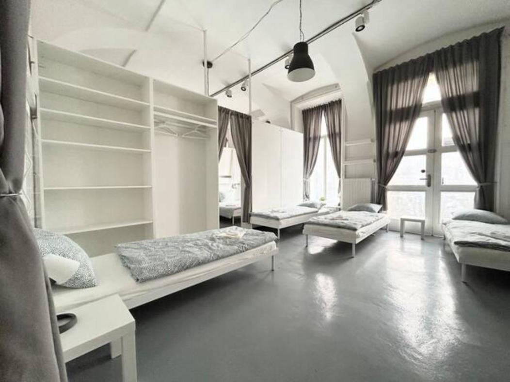 Party House - Ve Smeckach 18, Center!! Appartement