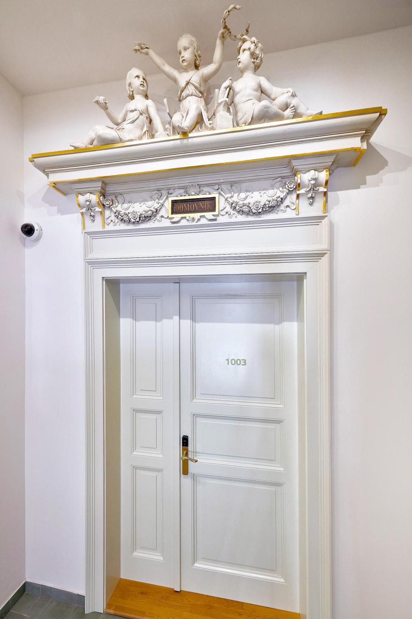 Apart Otel Downtown Rubesova 4*