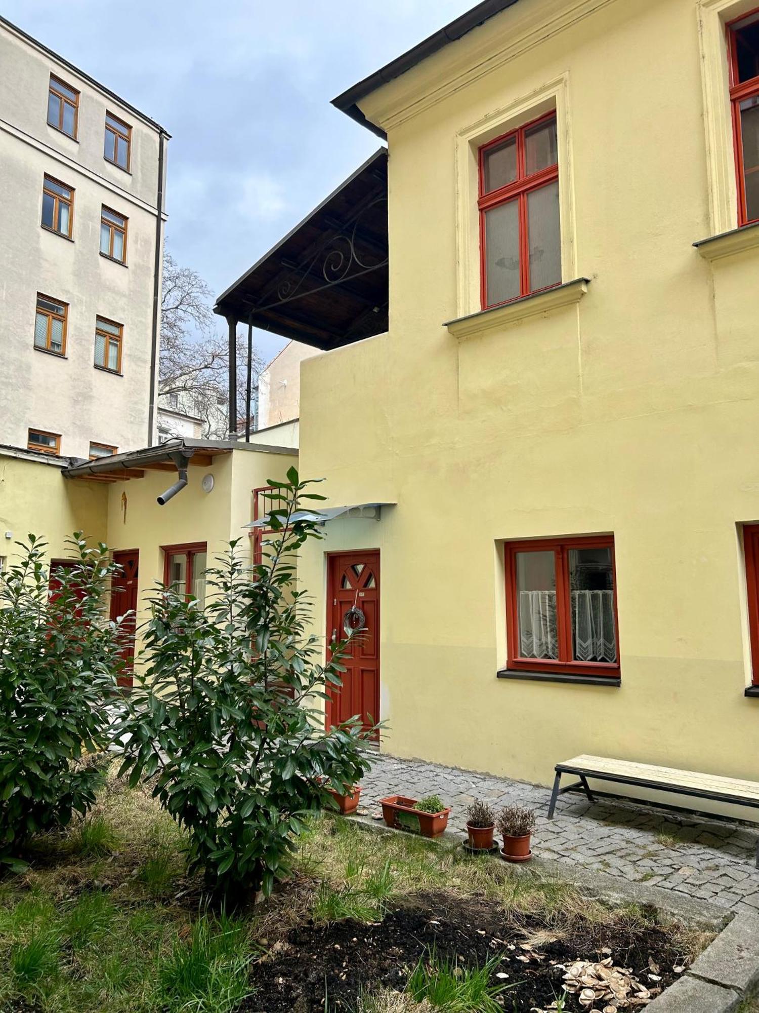 Party House - Ve Smeckach 18, Center!! Appartement