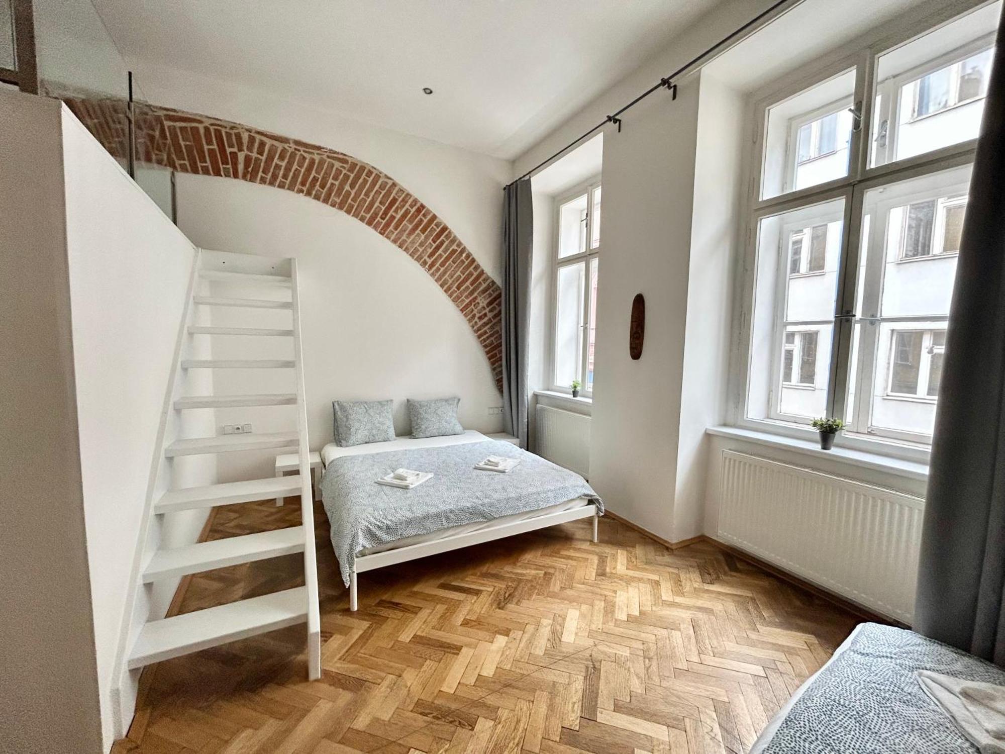 Party House - Ve Smeckach 18, Center!! Appartement