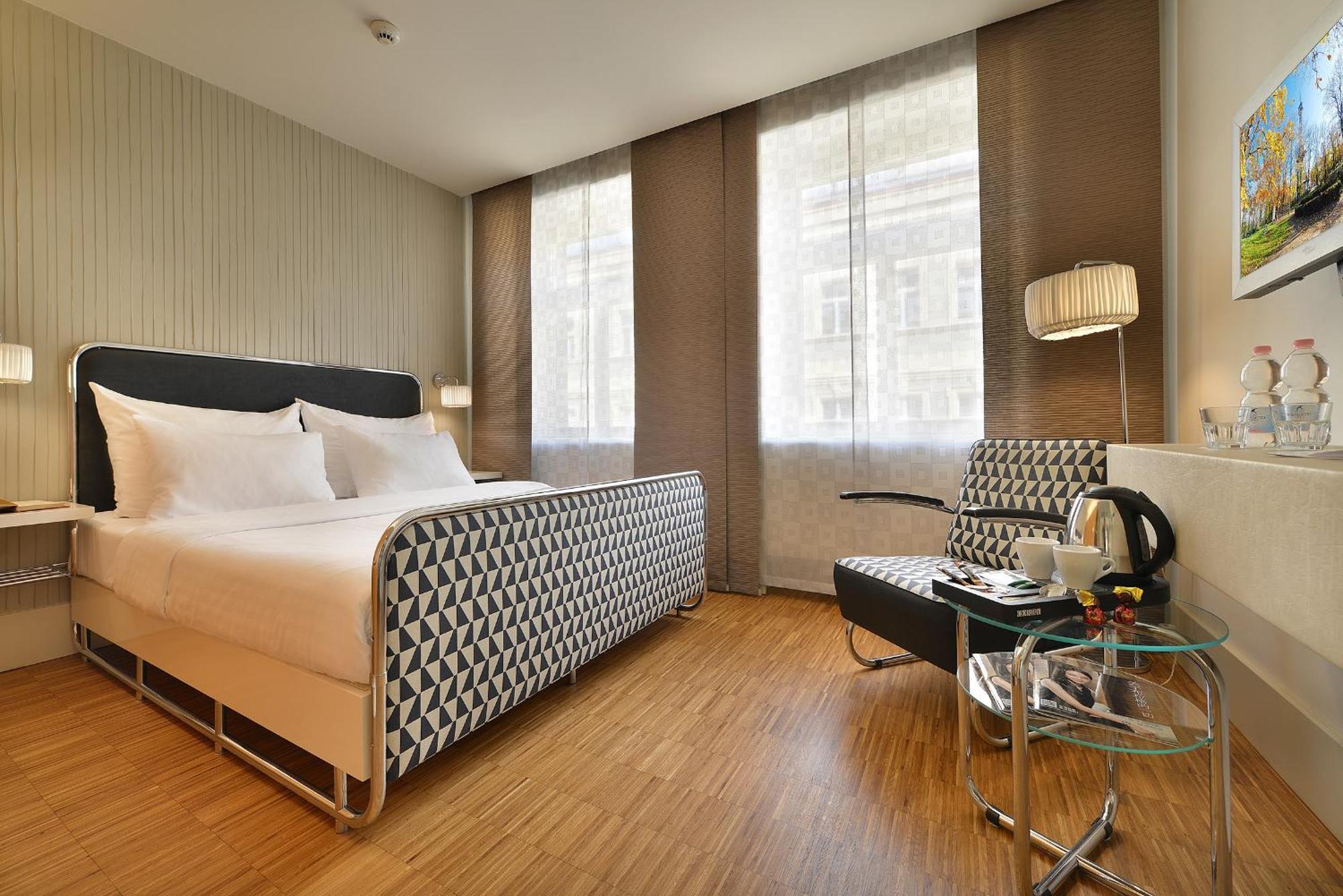 Hotel Three Crowns