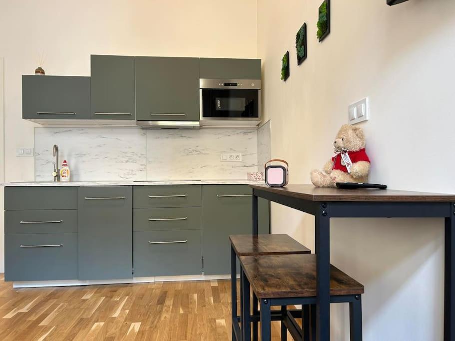 Apartment Near Muzeum 1 *