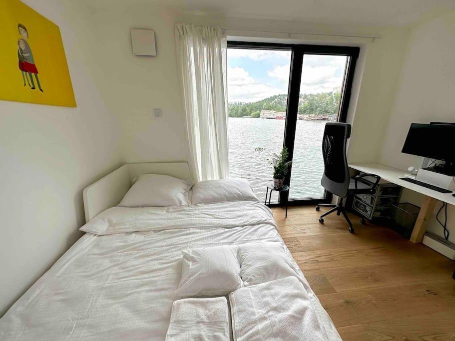 One Of The Kind Houseboat Experience +boat *
