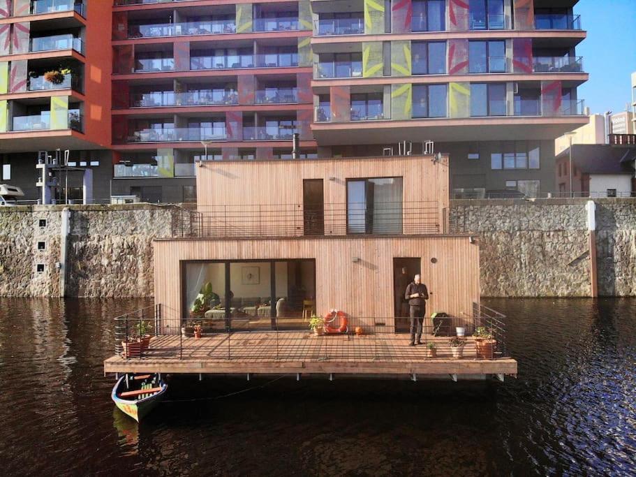 Villa One Of The Kind Houseboat Experience +boat