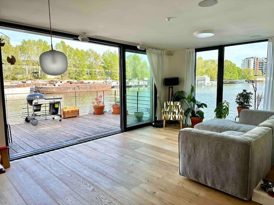 Villa One Of The Kind Houseboat Experience +boat