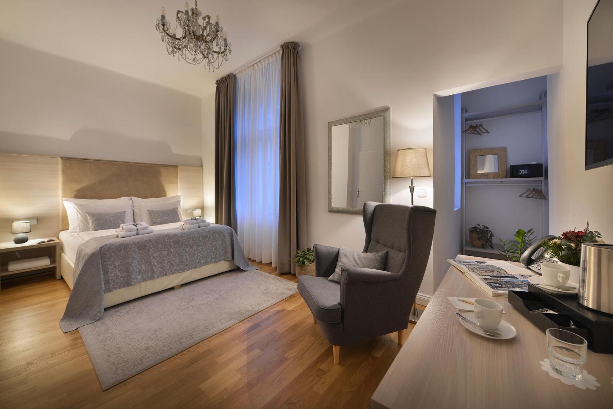 Aparthotel Little King Old Town 3*