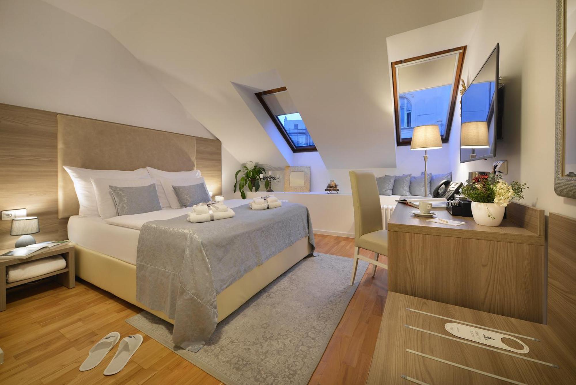 Aparthotel Little King Old Town 3*
