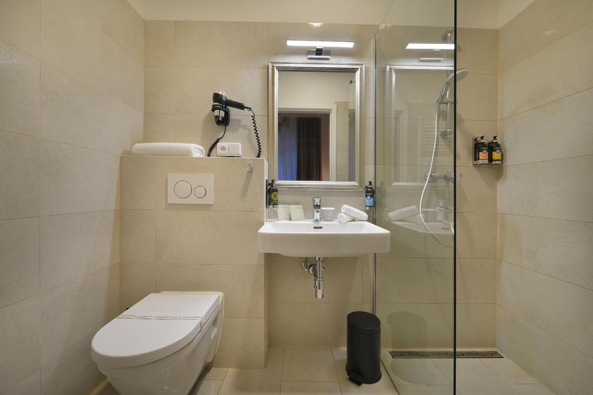 Little King Old Town Aparthotel 3*