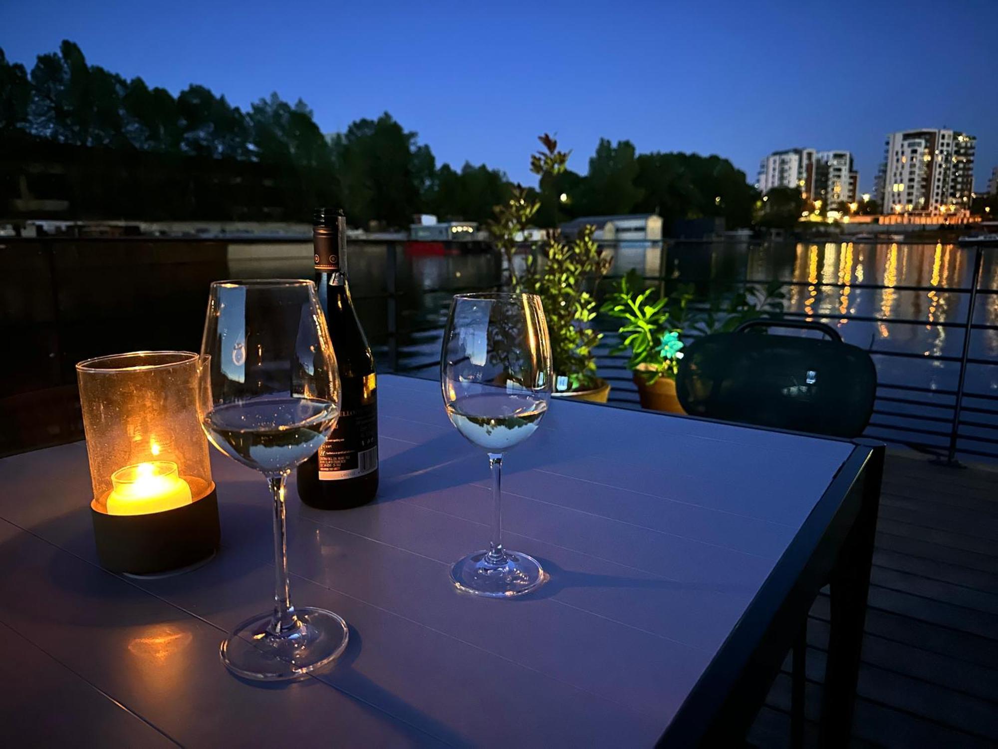 One Of The Kind Houseboat Experience +boat Villa