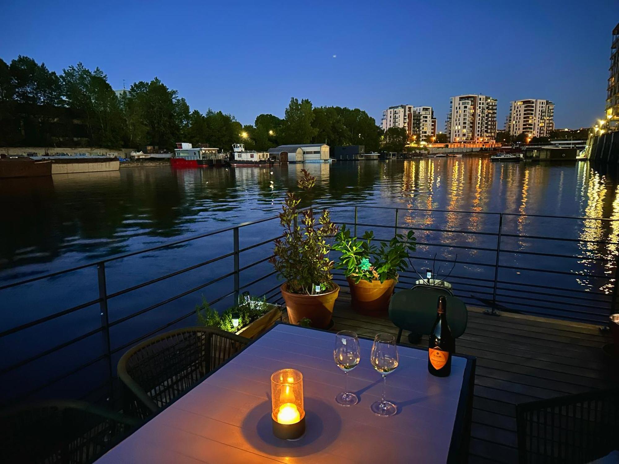 One Of The Kind Houseboat Experience +boat