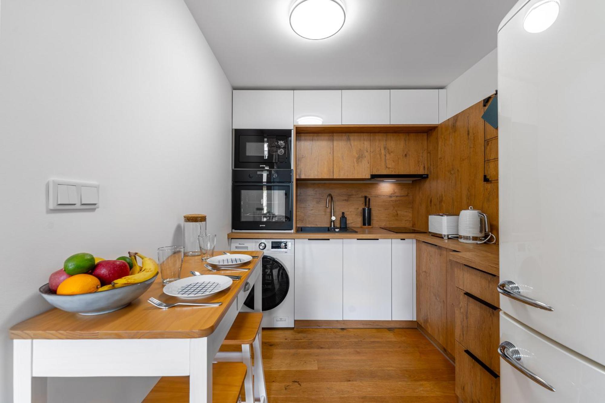 Elegant Located In The Centre Of Apartment