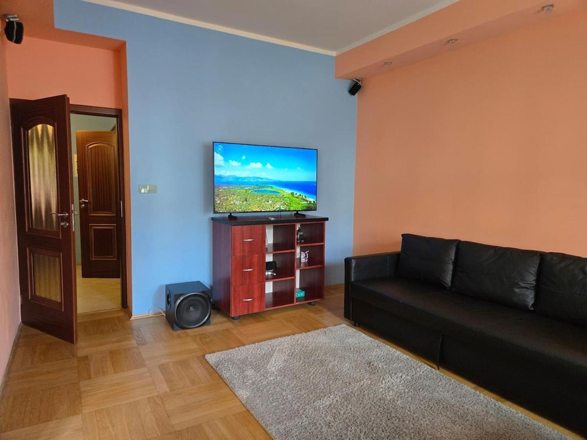 Spacious Two-room In Apartment *