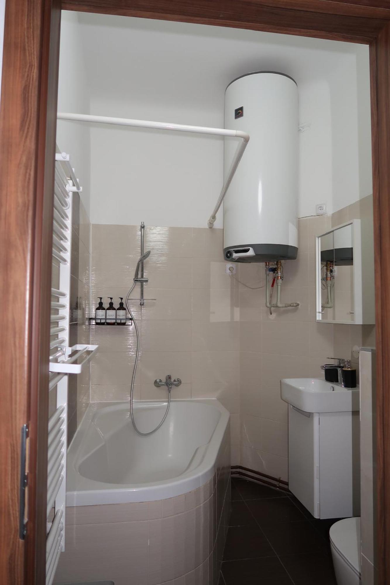 A And B In Apartment *
