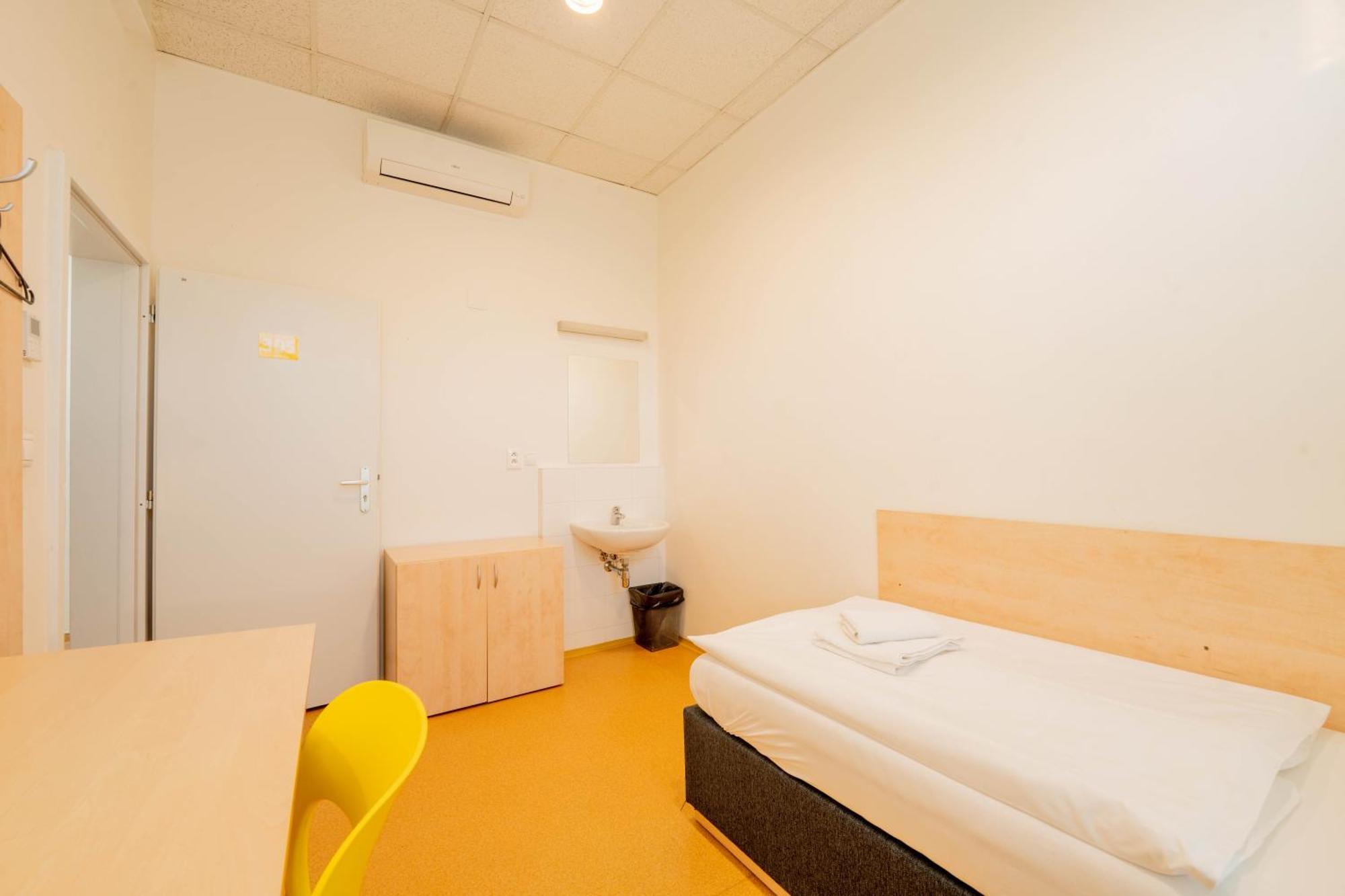 Drunken Monkey Hostel *