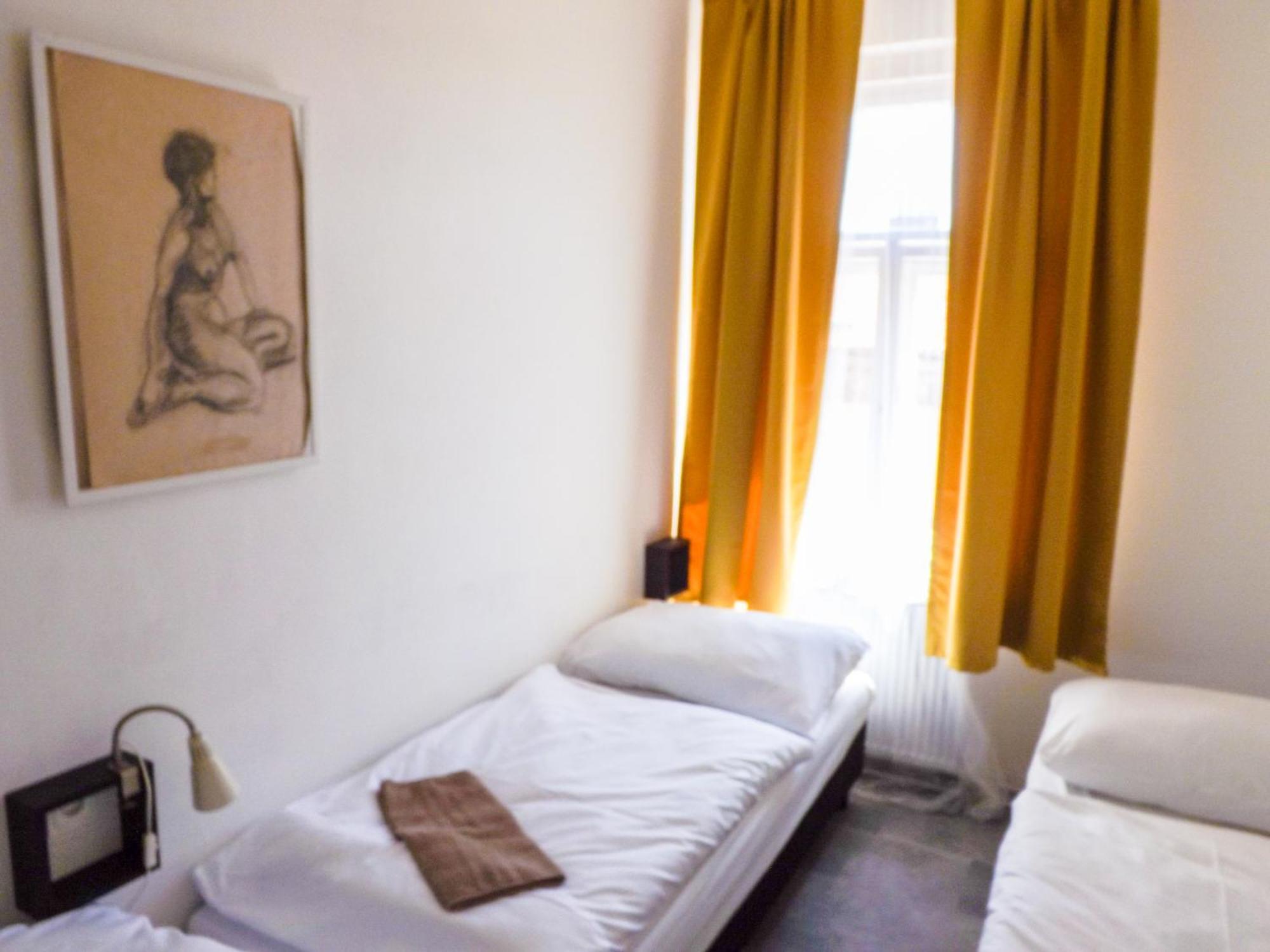 Two-room Near The Center F2 Homestay
