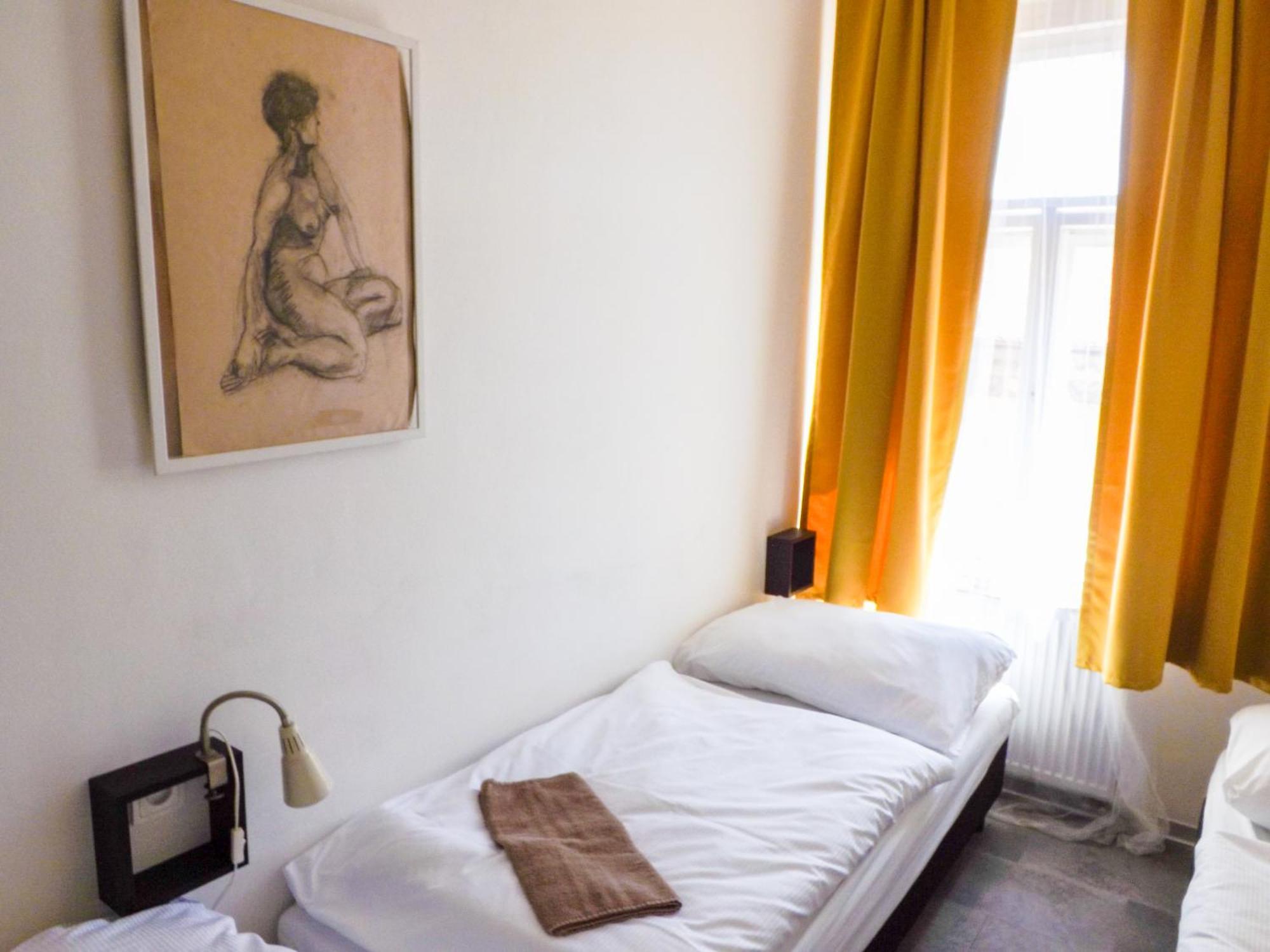 Two-room Near The Center F2 Homestay *