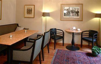 Hunger Aparthotel 4*
