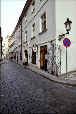 U Cervene Zidle - Red Chair