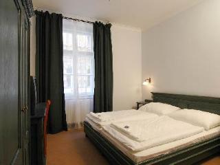 U Cervene Zidle - Red Chair 3* Prague
