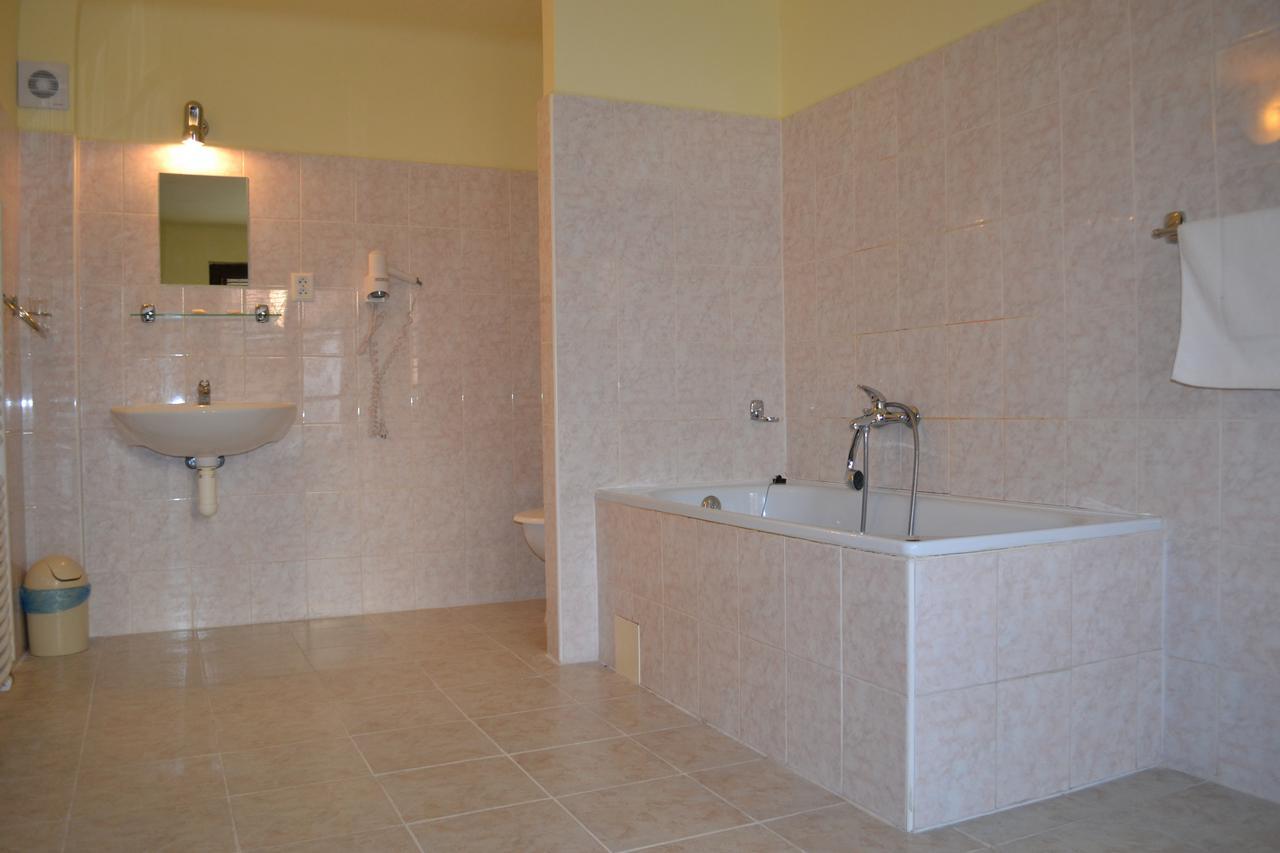 Hotel U Dvou Zlatych Klicu Prague