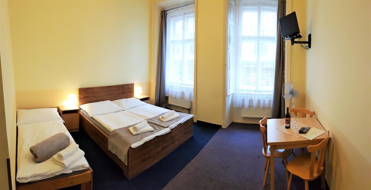 Hotel U Dvou Zlatych Klicu 3*