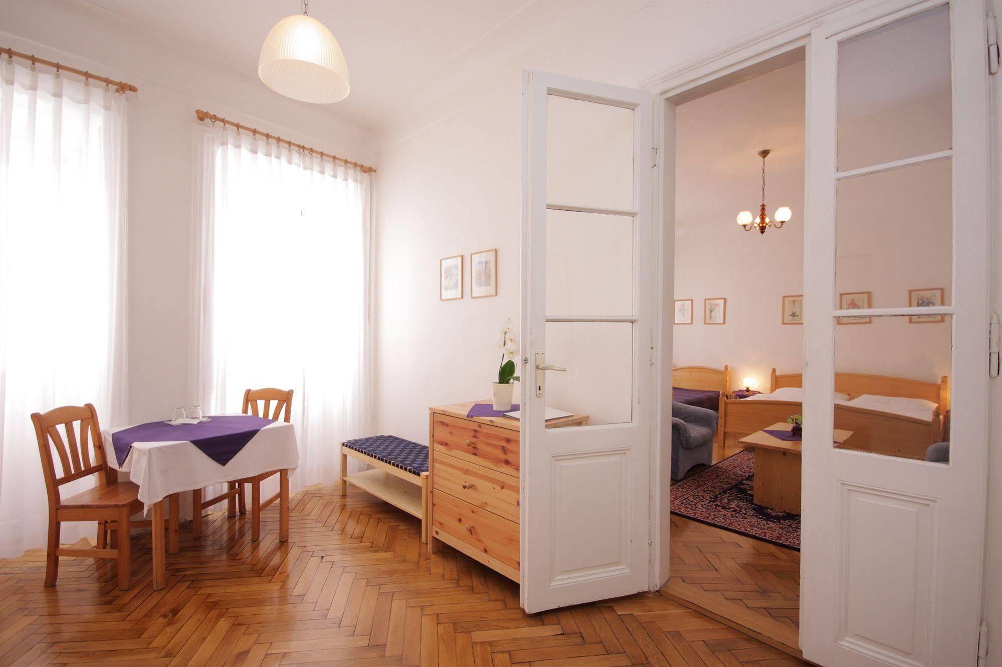 The Green Garland Hotel Prague