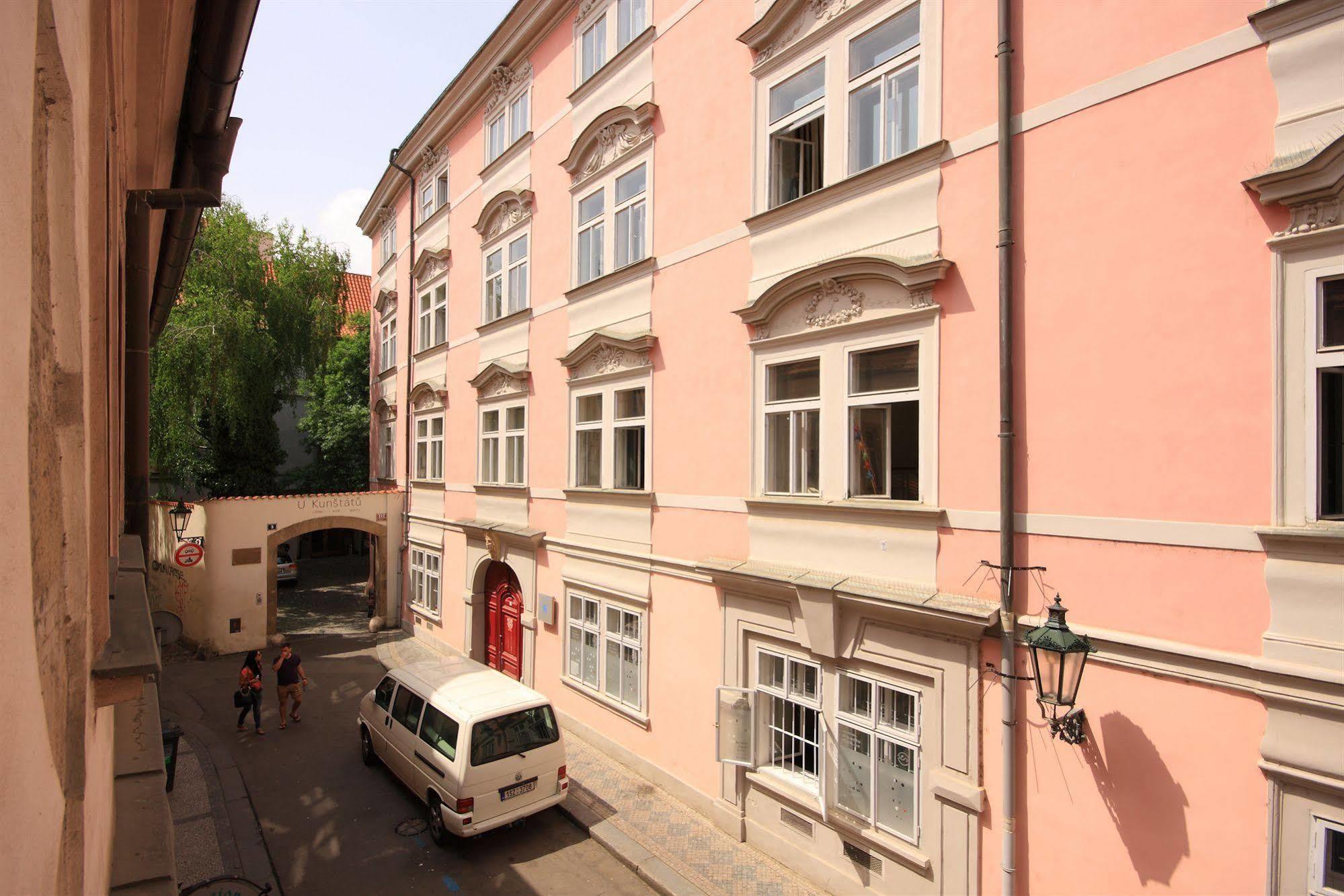 Hotel The Green Garland Prague