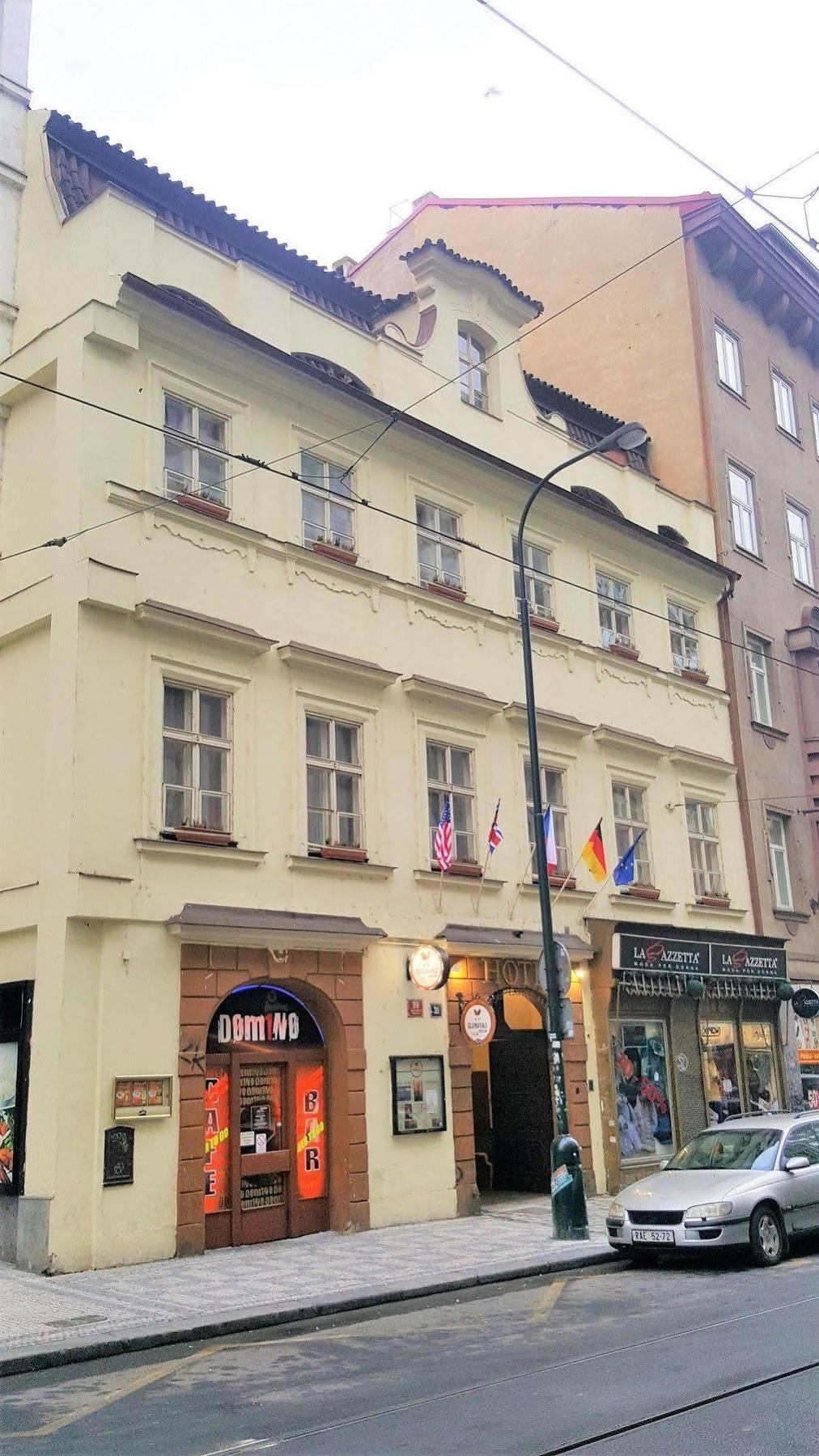 Hotel U Dvou Zlatych Klicu 3*