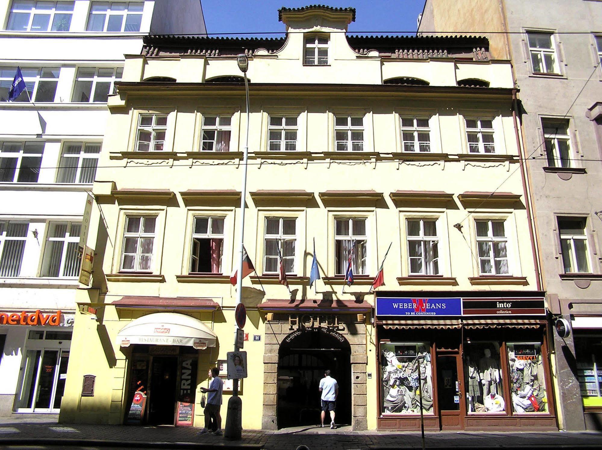 U Dvou Zlatych Klicu Hotel Prague