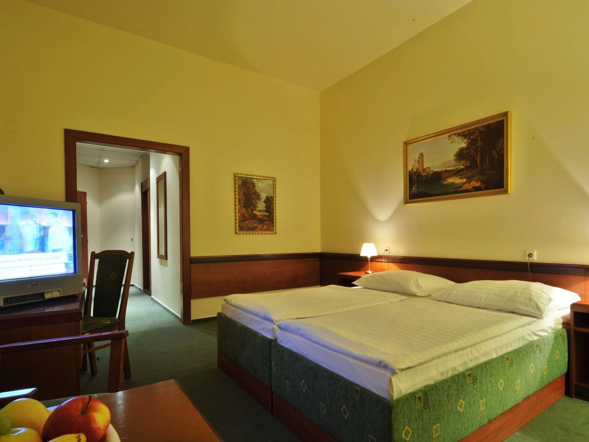 Hotel Three Crowns 3*
