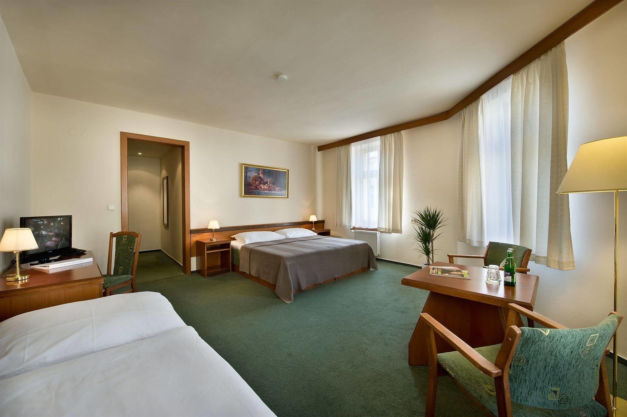 Three Crowns Hotel 3*