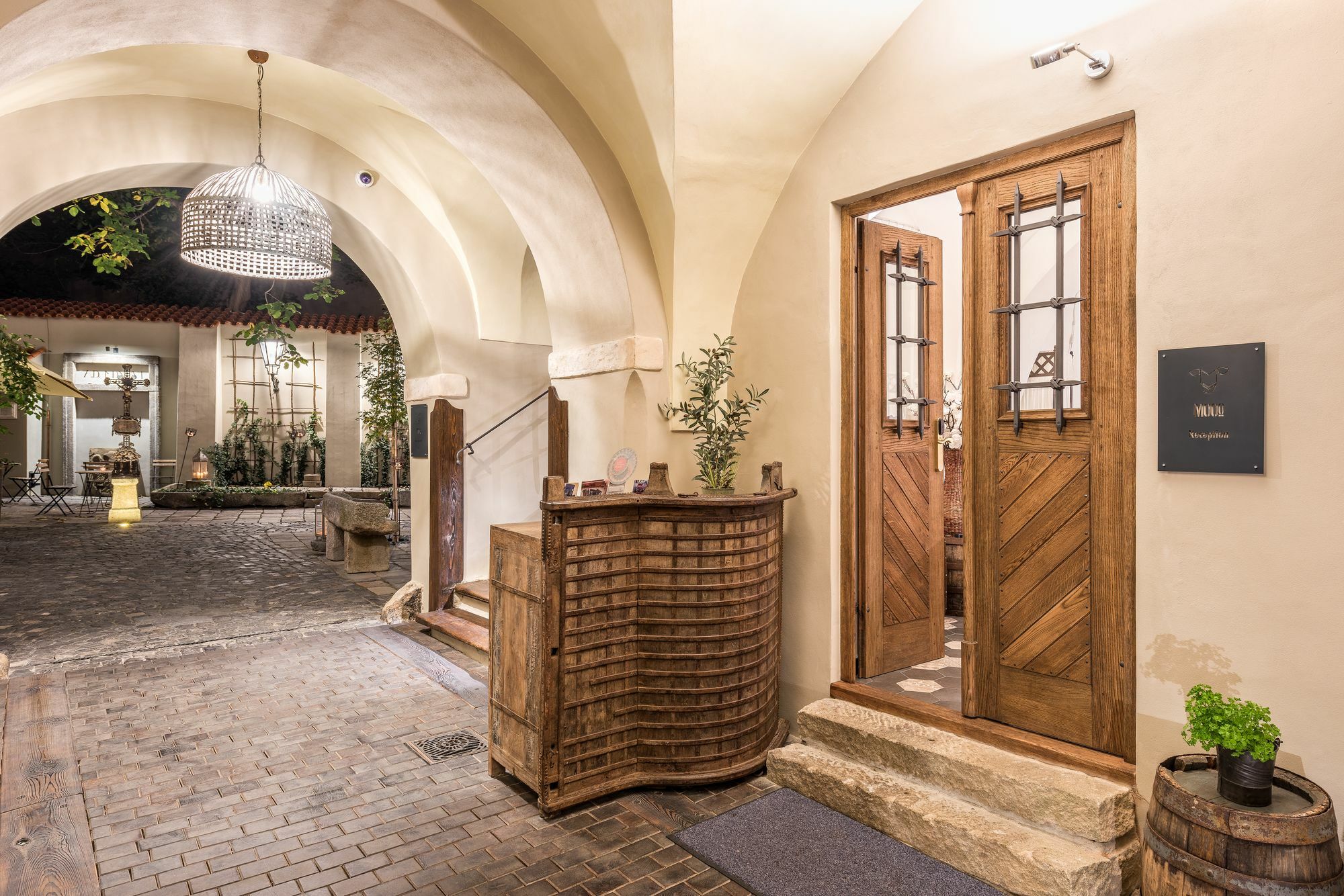 Apart Otel Mooo By The Castle Prag