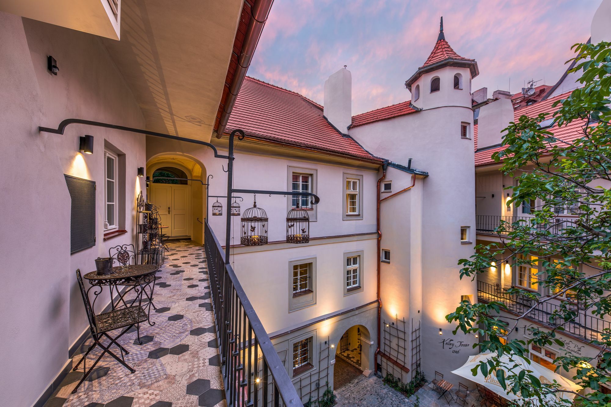 Apart Otel Mooo By The Castle Prag
