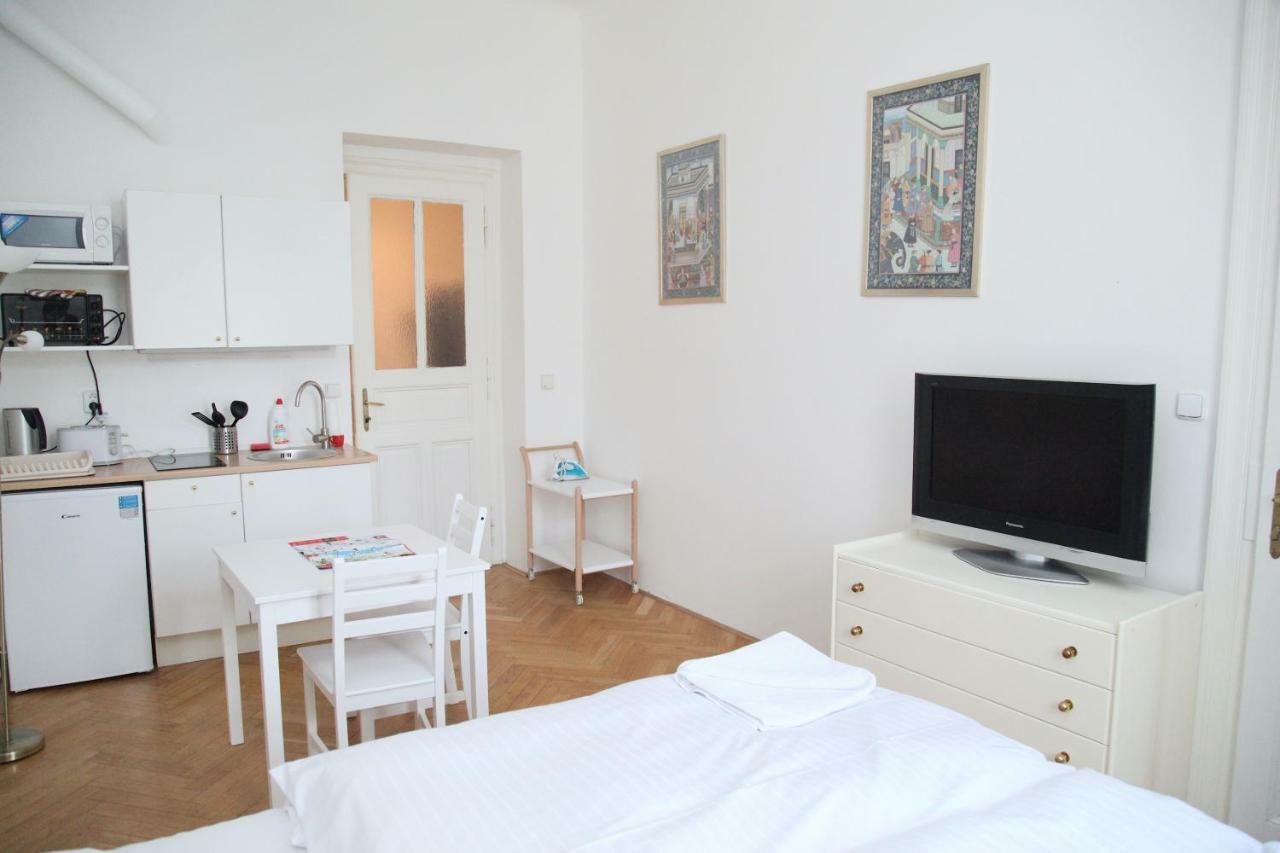 Charming Flats In Vinohrady | Praguestars Apartment