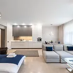 New Luxury Apt With Ac&Parking In The Center Of Prague